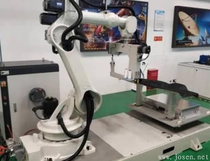 重大突破！中船重工研發國內首個3D縫紉機器人打破國外壟斷